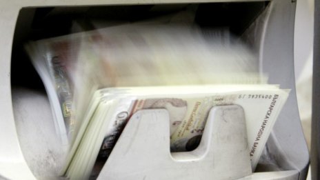 Криминално проявен задигна 30 бона от обменно бюро