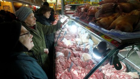 Русия въвежда купони за храна за бедните