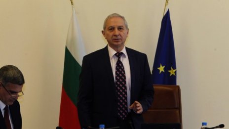 Заради вота: Смениха половината областни управители