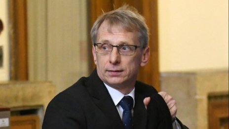 Брюксел ни наказа: Спря парите за наука и образование!