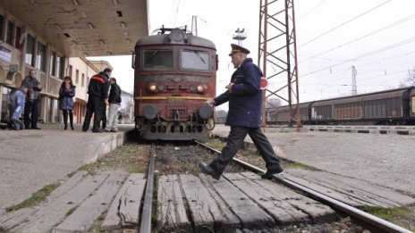 БДЖ съобщи: Влаковете от София потеглят студени