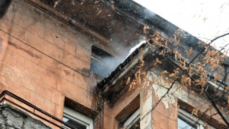 Пламна бивша печатница в Шумен, сградата е спасена 