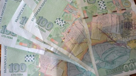 Баба изтегли от банка 40 бона, даде ги на ало апаши