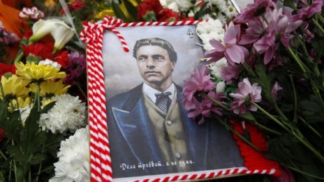 Нито дума, нито поза, а участие! Фандъкова за патриотизма