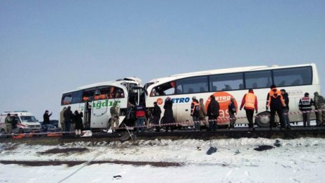 Пътен ад в Турция: Осем загинали в ПТП, 28 ранени