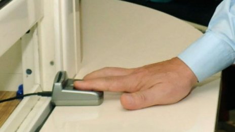 Отлагат с 2 г. пръстовия отпечатък извън болниците