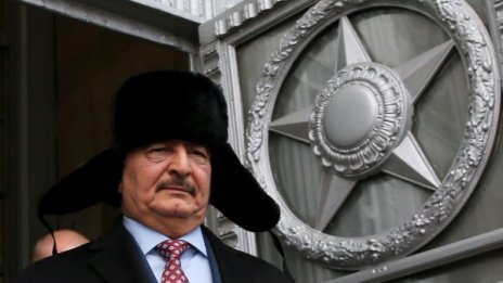 В хаоса в Либия Русия залага на маршал Хафтар