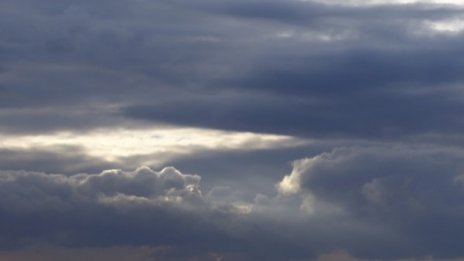 Облачна събота ни очаква, ще вали дъжд