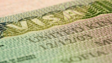Великобритания връща визите, най-добре било да са за пет години 