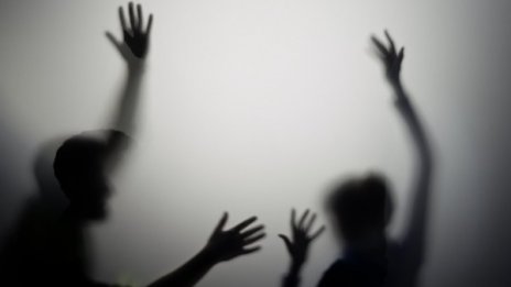 Деца нараняват, деца убиват... Нашето наказание като родители