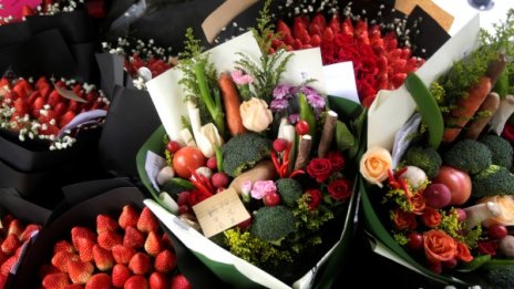До 100 лв. излиза 8 март за мъжете: Цветя, бижута, шоколади...