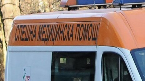 Кола се удари в линейка с пациент в критично състояния 