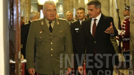 Армията – все по-важна. Светът – все по-несигурен