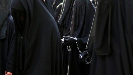 Швейцарският парламент против забраната на бурките