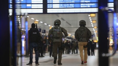Мъжът с брадвата в Дюселдорф – с психични проблеми