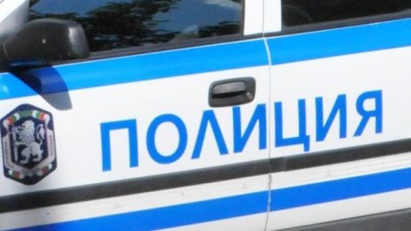 Полицаи пипнаха автомобил с чужди транзитни номера