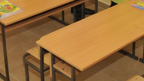 Баба и дядо набиха учителка на внуците си в Кърджали 