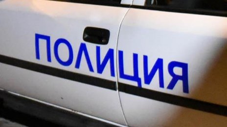 Автомобил се блъсна в къща в Разлог, откриха 200 кг тютюн без бандерол