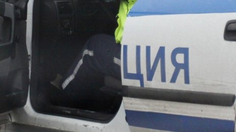 Пиян крадец подкара кола с дете в нея, задържаха го