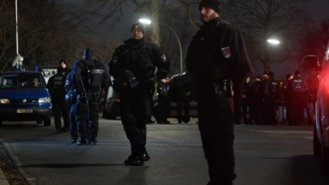 Мол в Германия затворен заради терористична заплаха