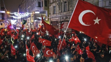 И да мине, и не &ndash; референдумът ни води вълна от бягащи от Турция