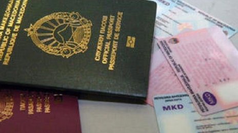 Македонци с BG паспорти: Учихме техните празници, унижение!