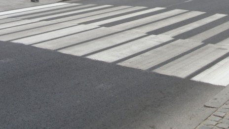 Баба и внуче блъснати на пешеходна пътека в Пловдив