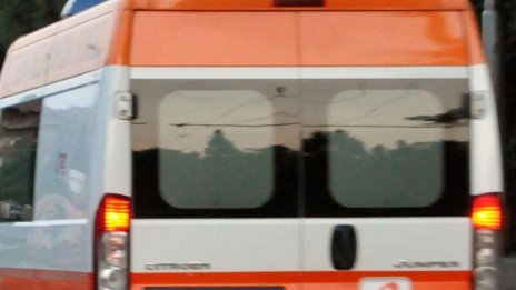 Кола се заби в дърво, водачът почина от раните си