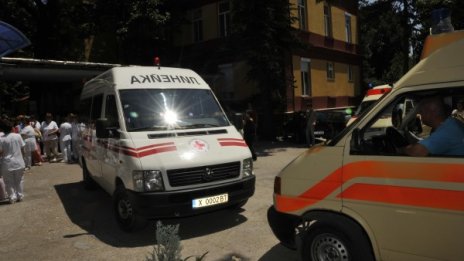 Девет души в болница: Хапвали луканки от диво прасе
