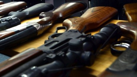 Иззеха оръжие и боеприпаси от частен дом в Самоковско