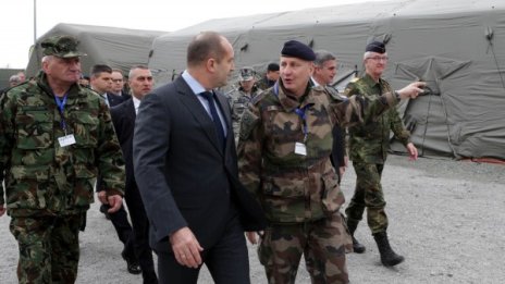 НАТО хвали България: Лоялен партньор с принос