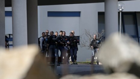 Втори задържан за стрелбата в гимназия във Франция