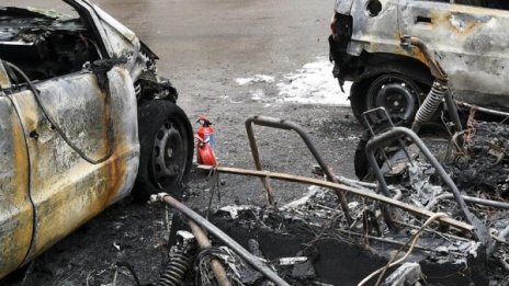 Пет коли изгоряха тази нощ в Бургас