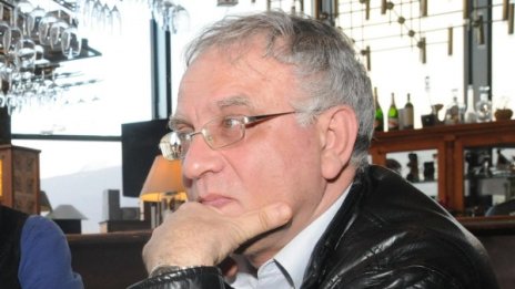 Цветозар Томов припадна пред Студентска поликлиника 