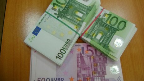 Митничари спипаха нашенец с 40 бона в гащите