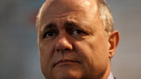 Френски министър подаде оставка след "семеен" скандал