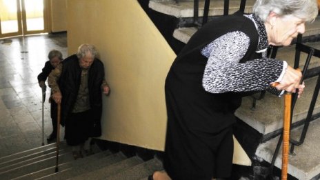 Откриха нелегален частен дом за стари хора в Бояна