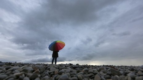 Времето на изборите: Облаци, дъжд, а на места и... сняг