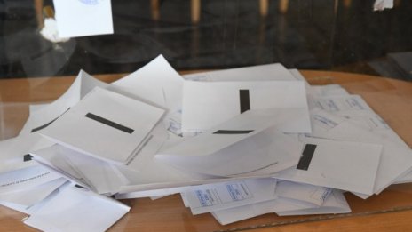 Часове преди вота: Стотици сигнали за купуване на гласове