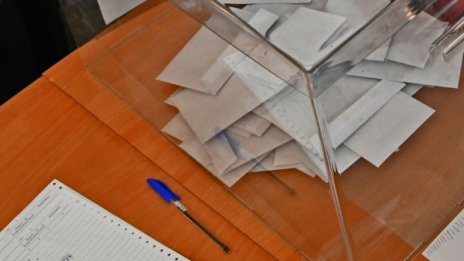 Алкохолът в София забранен около и в изборните секции