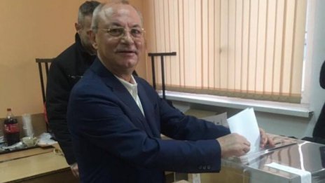 Ахмед Доган гласува на парламентарните избори