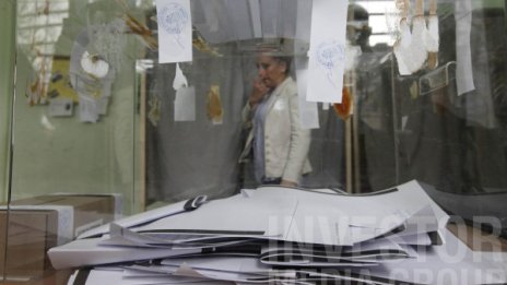 Задържаха двама за купен вот в Средец, пуснаха ги