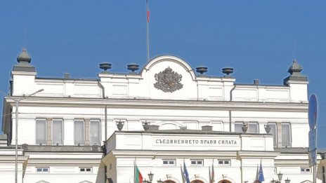 Въртележката с мандатите пренареди парламента, и Бъчварова аут