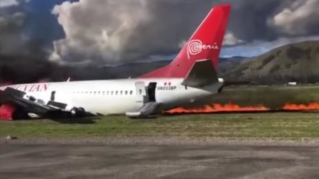 Самолет се запали при кацане в Перу, 29 души са пострадали