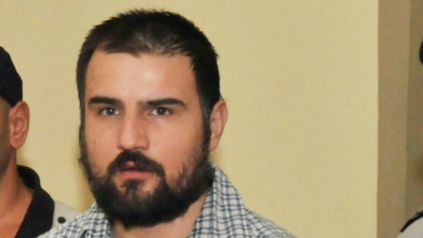 Свещи пред бургаския затвор, близки искат истината за Горан