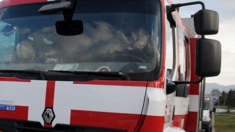 Горски пожар пламна между две смолянски села