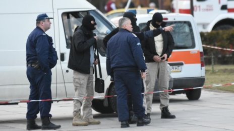 Двама прободоха с нож и ограбиха мъж в Пловдив