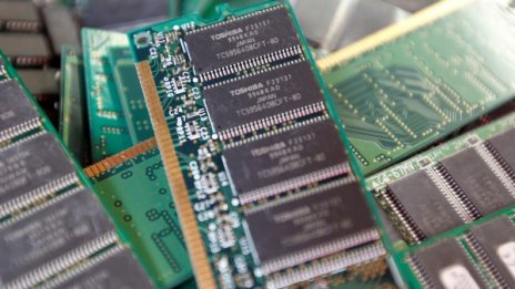 Истинска война за бизнеса с чипове на Toshiba