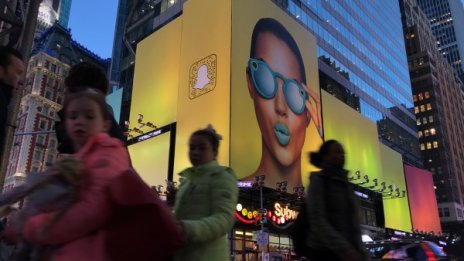 Защо Facebook копира все повече Snap?