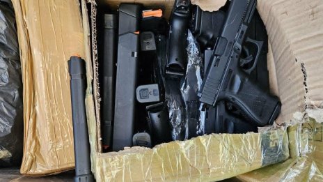 Митничари откриха контрабандни оръжия в камион, пътуващ от Турция за Норвегия